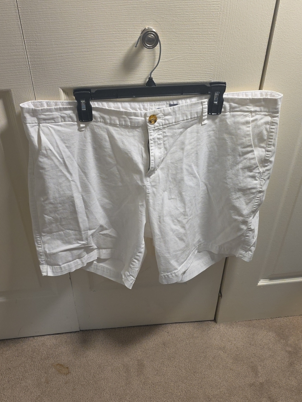 Old Navy White Flat-Front Women's Chino Shorts
